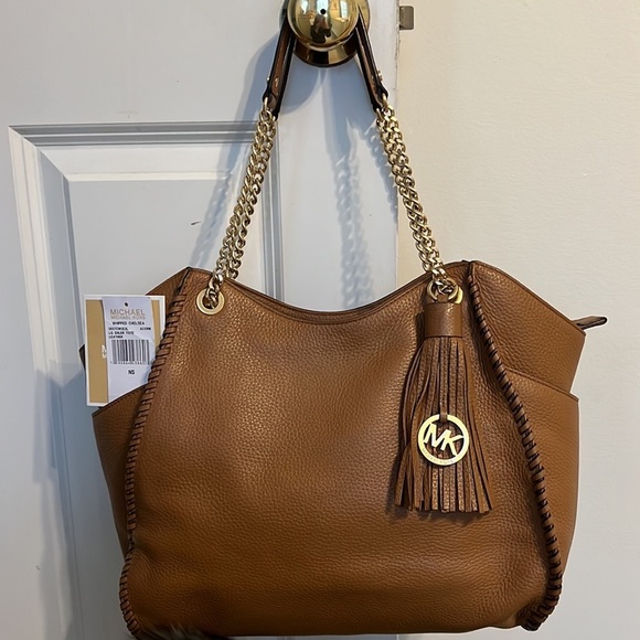 MICHAEL Michael Kors Handbags - Michael Kors Whipped Chelsea large shoulder tote in Acorn and gold